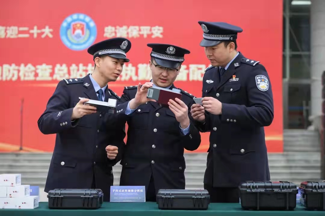 ɽ�����뾳�߷������վ��Яʽ�ļ��ǡ�ȫ˫���Խ�ϵͳ